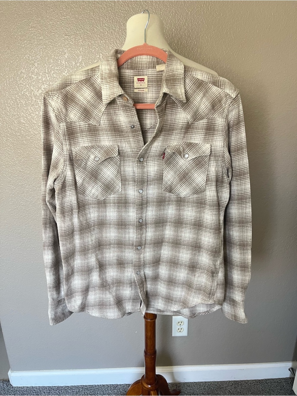 Levi’s Men’s pearl snap flannel small